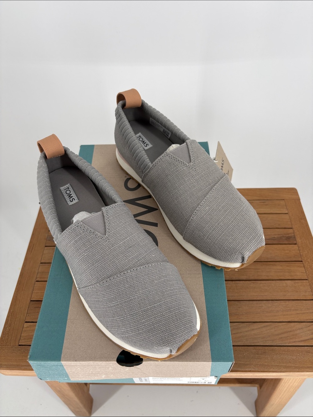 New TOMS Women’s  Light Gray Slip-On Loafers with Tan Heel Tab size 7